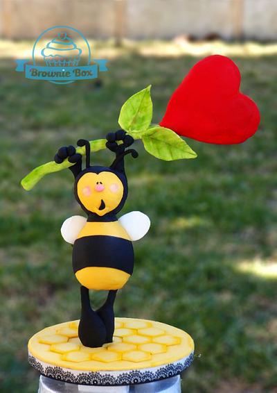 Bee my Valentine - Cake by Julie Manundo 