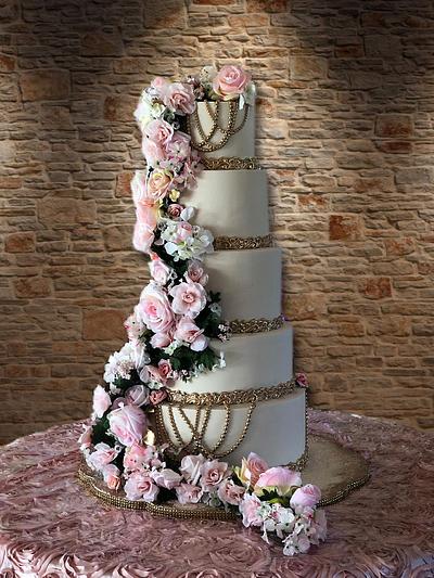 Pink Roses with Gold Accents - Cake by MsTreatz