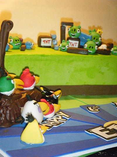 Angry Birds - Cake by Valley Kool Cakes (well half of it~Tara)