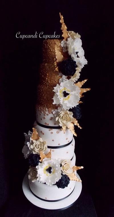 Black, white & gold  - Cake by Cupcandi Cupcakes