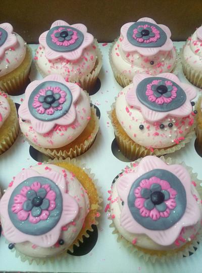 Flower Cupcakes - Cake by KarenCakes