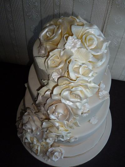 Wedding - Ivory and Whites - Cake by Hilz