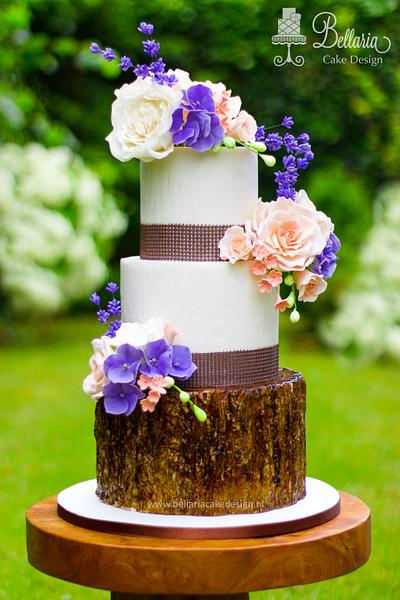Rustic garden wedding cake - Cake by Bellaria Cake Design 