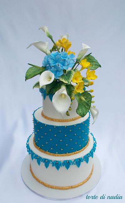 royal blu and sugar flowers - Cake by tortedinadia