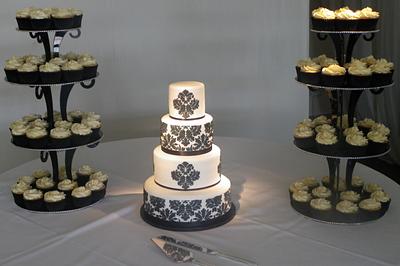 Black and white Damask cake - Cake by Kazmick