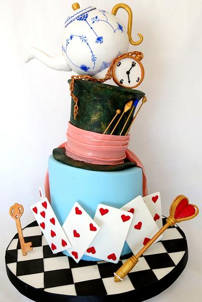 Alice in  wonderland - Cake by Romina Haiek
