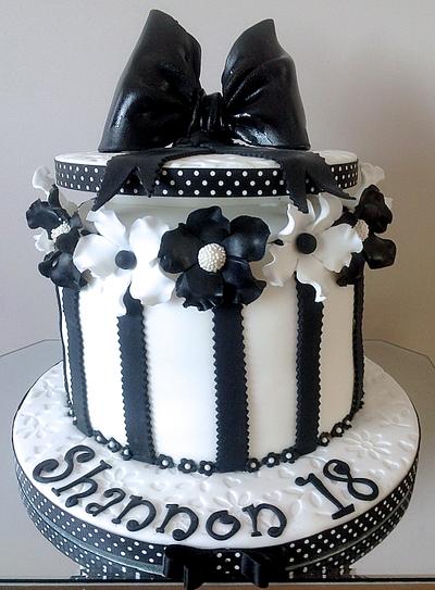 Black and white hat box - Cake by Alison's Bespoke Cakes