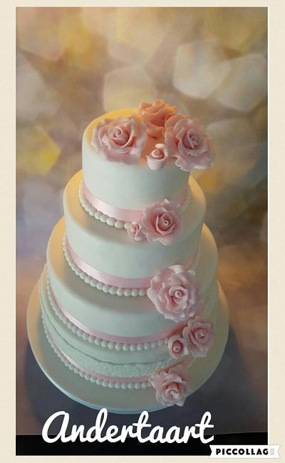 Just the cake - Cake by Anneke van Dam