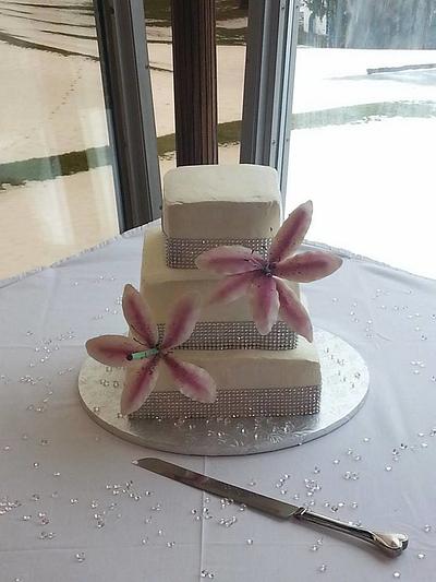 Stargazer Lily Wedding Cake - Cake by Carrie