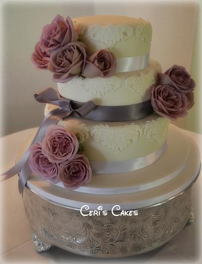 Vintage wedding cake - Cake by Ceri's Cakes