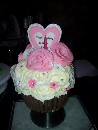 giant girly cupcake - Cake by Stace's Bakes