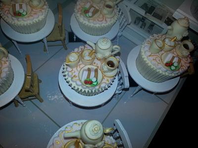 my merit winning cupcakes at Cake  International 2013 - Cake by lesley hawkins