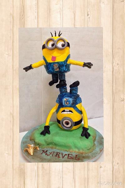 Minion head stand - Cake by Dsweetcakery