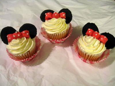 Minnie Mouse - Cake by Jennifer Jeffrey