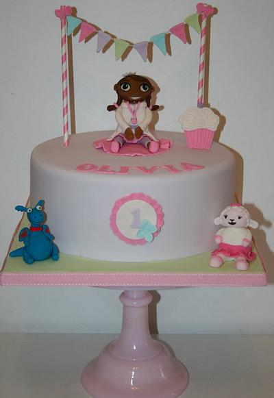 Doc McStuffins with bunting - Cake by thesweetlittlecakery