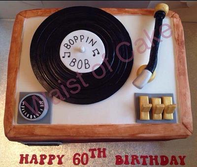 Record Player Cake - Cake by Waist of Cake 