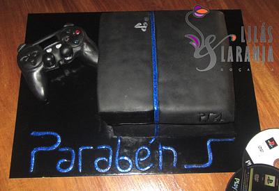 PlayStation 4 Console and Controller - Cake by Lilas e Laranja (by Teresa de Gruyter)
