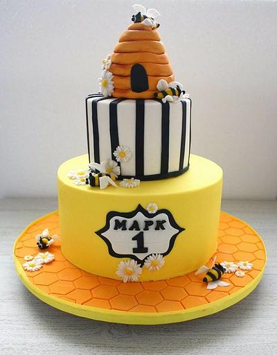 Bee cake - Cake by Anastasia Krylova