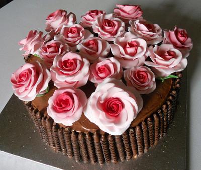 CESTO DI ROSE - Cake by Camilla Rosso