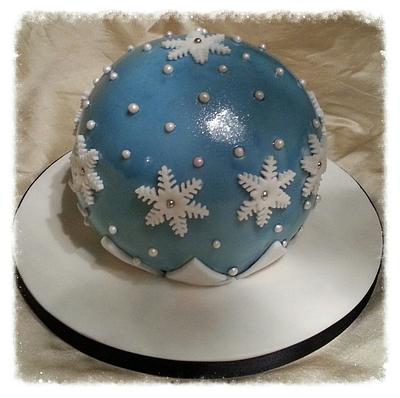 Christmas Bauble - Cake by Donna