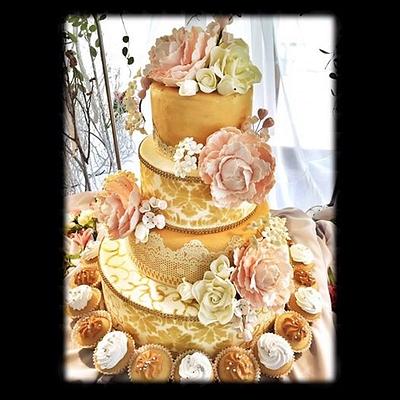Vintage Golden Wedding Cake - Cake by PapaBearCakesTagaytay