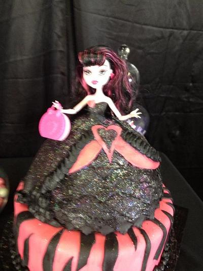 Monster High - Draculaura - Cake by beth78148
