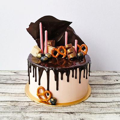 Pastel pink chocolate drip cake - Cake by Wendy