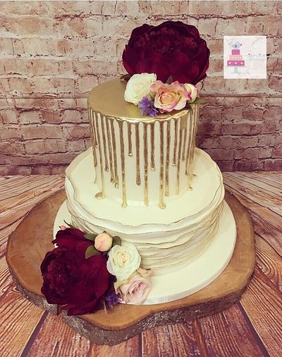 Gold drip and ruffles - Cake by Littlebirdcakecompany