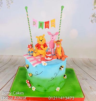 Winnie the Pooh and his friends cake  - Cake by BettyCakesEbthal 