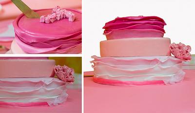 Ruffle cake with peony - Cake by Alessandra Favola di Zucchero