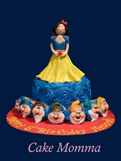 Snow White and her Seven Dwarfs! - Cake by cakemomma1979