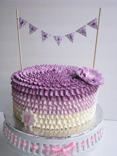 Ruffle buttercream cake - Cake by andrelly