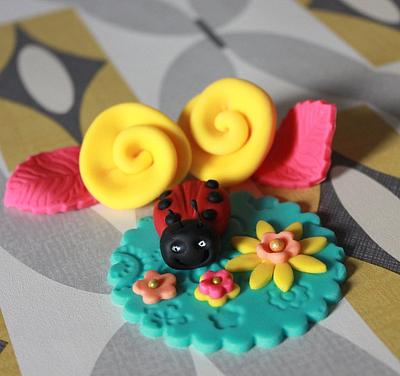 Ladybird Cupcake Topper - Cake by SweetSensationsLancs