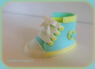 My baby Converse - Cake by Sweet Janis