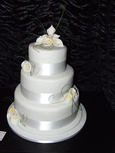calla lily wedding cake - Cake by Isabelle Young