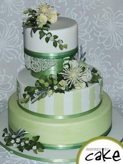 Spider Chrysanthemum with RI Piped Lace - Cake by Inspired by Cake - Vanessa
