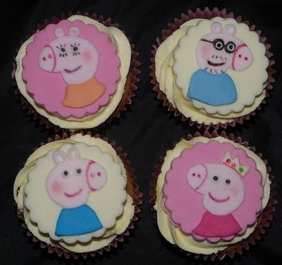 Peppa pig family cupcakes - Cake by Kazmick