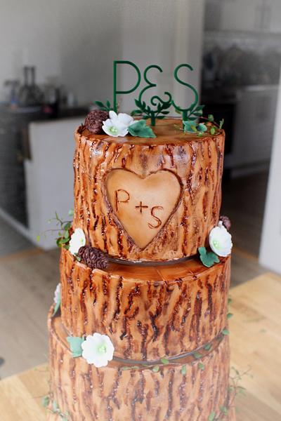 Tree log wedding cake - Cake by Kristine Svensson