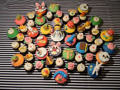 Alice in Wonderland cupcakes  - Cake by Sonia