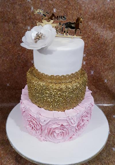 Ruffled pink and gold splendour - Cake by Santis