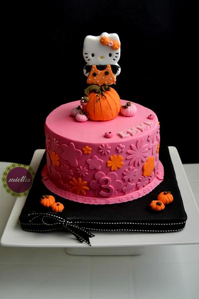 Hello Kitty Halloween-inspired Cake - Cake by miettes