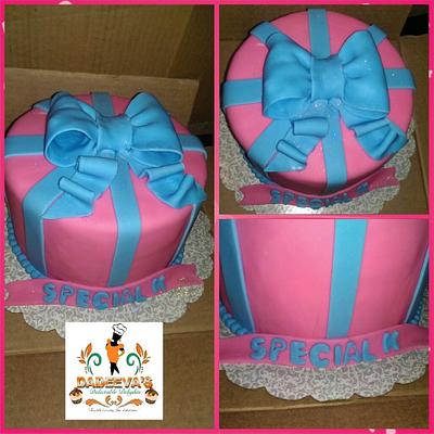 A simple gift box cake - Cake by dadeeva