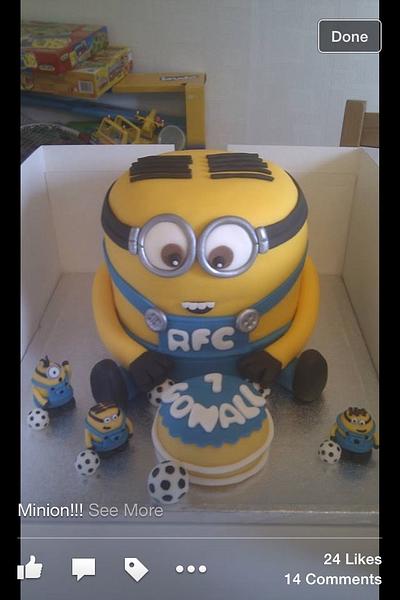 Minion Birthday - Cake by Julie Anderson