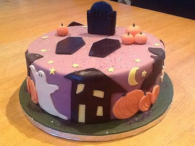 Happy Halloween - Cake by Lisa Ryan