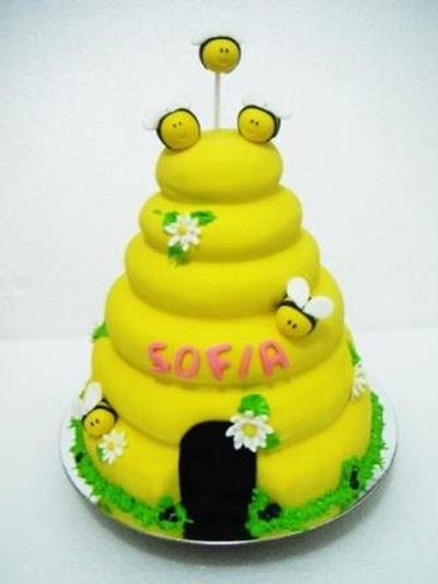 Beehive Cake - Cake by Giselle Garcia