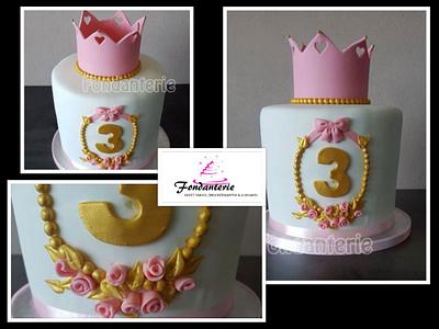 Crown cake - Cake by Fondanterie
