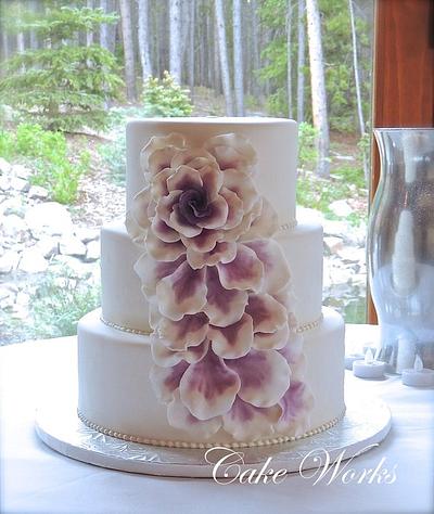 Cascade of Petals - Cake by Alisa Seidling