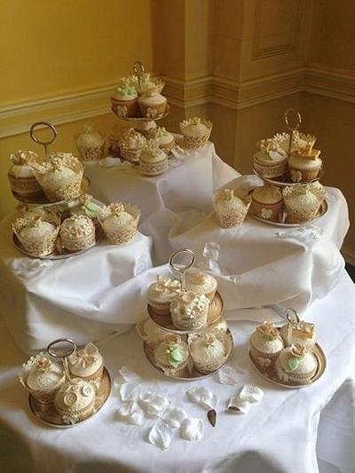 Wedding cupcakes - Cake by Gelly Bean 
