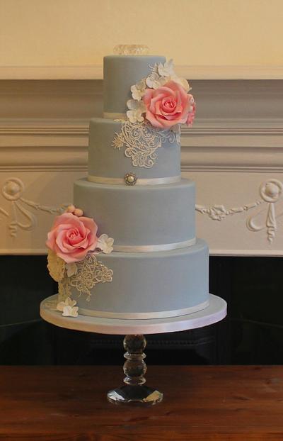 Roses and lace - Cake by Cake Cucina 