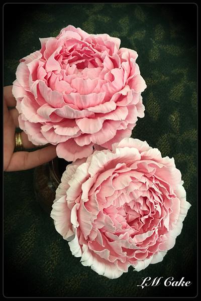 Pink Freeform Peony Roses - Cake by Lisa Templeton